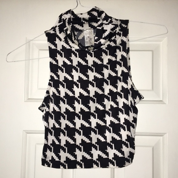 Topia houndstooth. Mock neck sleeveless crop top - Picture 1 of 3